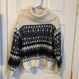 Universal Thread Black and Cream Turtleneck Sweater